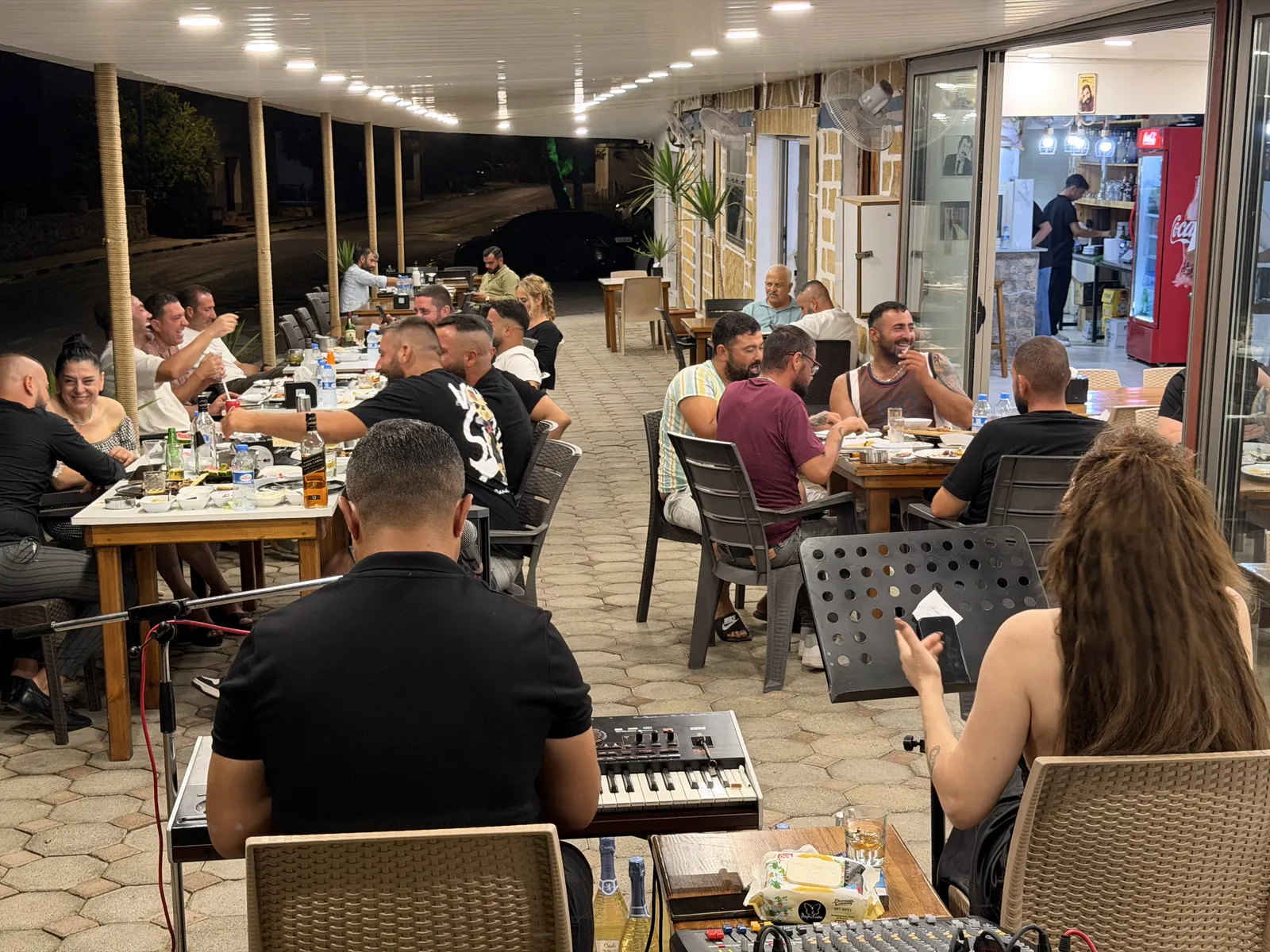 Ocakbaşı Butik Kasap terasında canlı müzikli akşam
